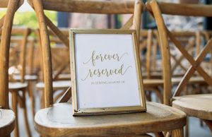 Bride leaves empty seat for late son, can’t hold back tears when she sees who shows up.
